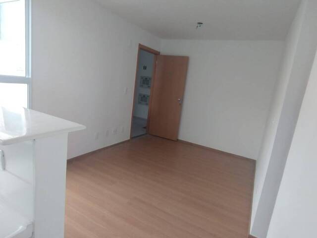 #135 - Apartamento para Venda em Arapongas - PR - 2
