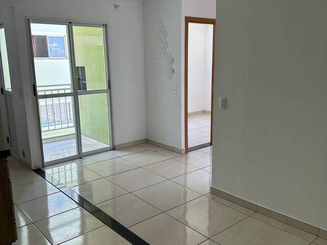 #188 - Apartamento para Venda em Arapongas - PR - 2