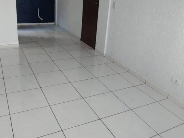 #387 - Apartamento para Venda em Arapongas - PR - 2
