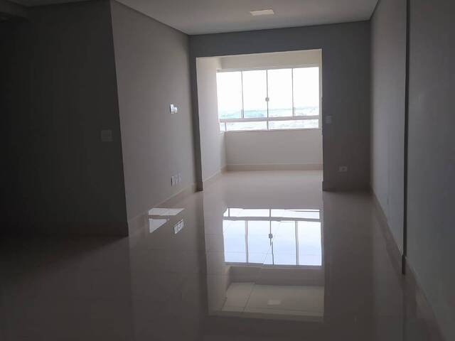 #491 - Apartamento para Venda em Arapongas - PR - 2