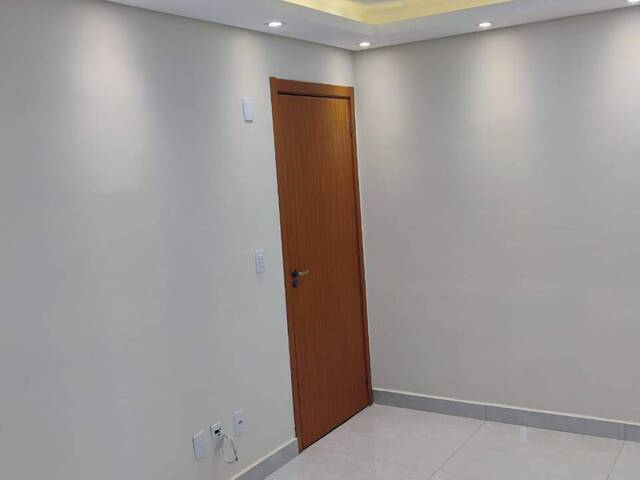 #529 - Apartamento para Venda em Arapongas - PR - 3