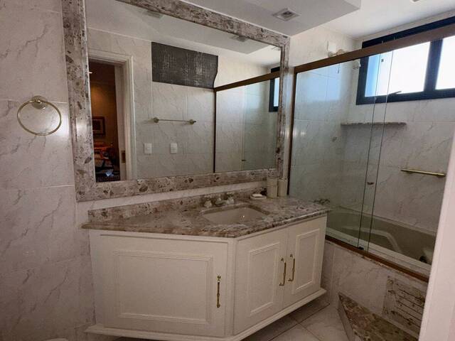#591 - Apartamento para Venda em Arapongas - PR - 2